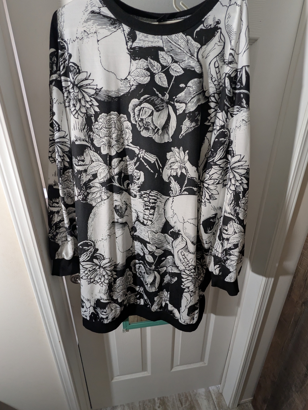 SHEIN Black & White Floral Skull Crewneck Sweater